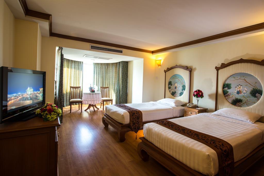 Furama Chiang Mai Hotel Exterior foto