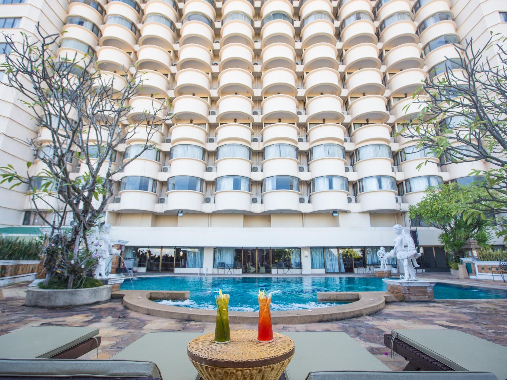 Furama Chiang Mai Hotel Exterior foto