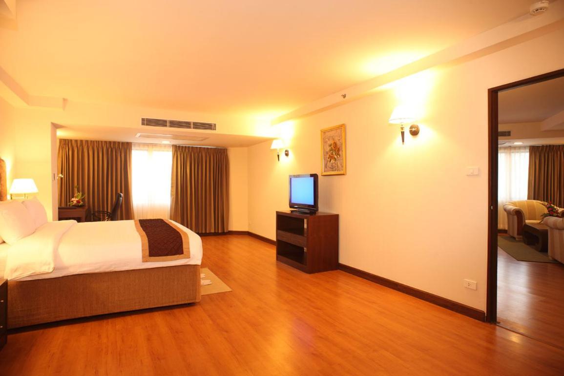 Furama Chiang Mai Hotel Exterior foto