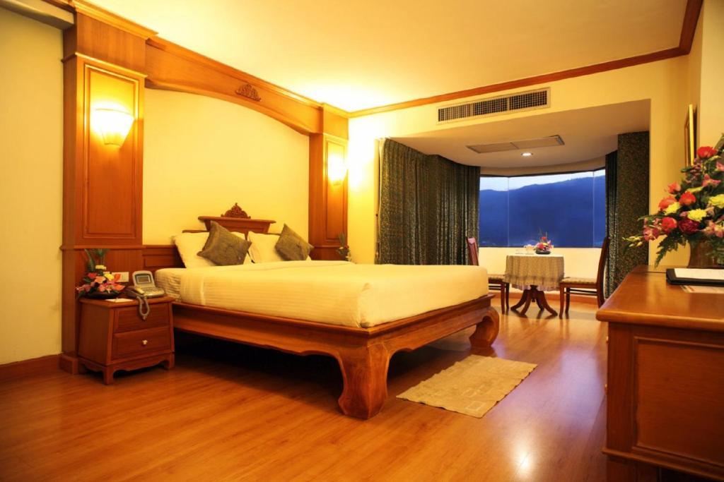 Furama Chiang Mai Hotel Exterior foto